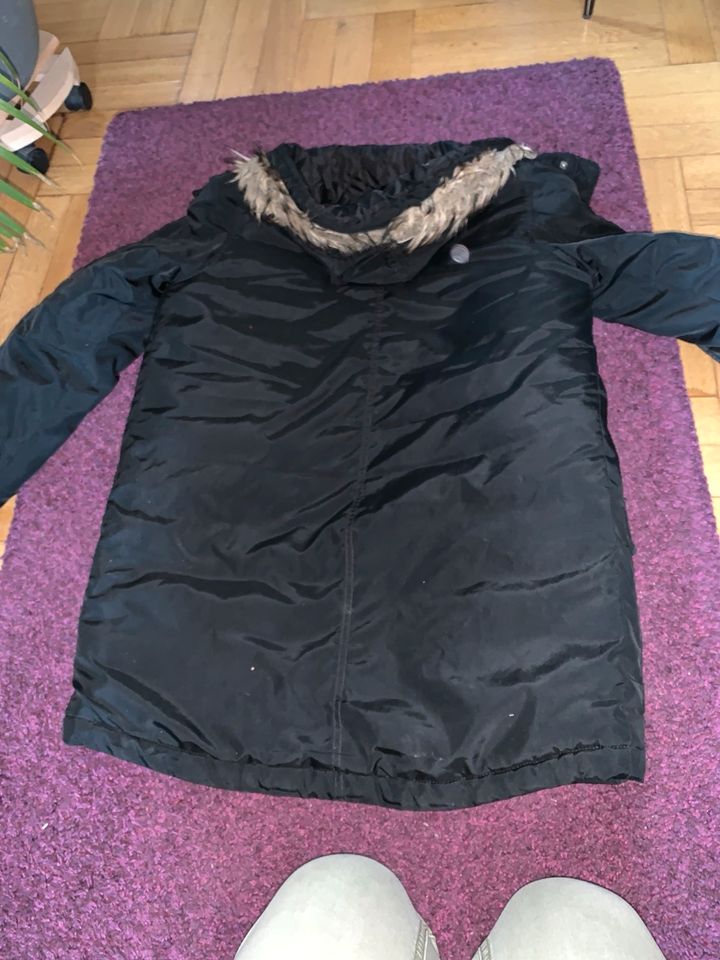 Warme Winterjacke schwarz Gr. 170/176 mit Kaputze H&M in Cloppenburg