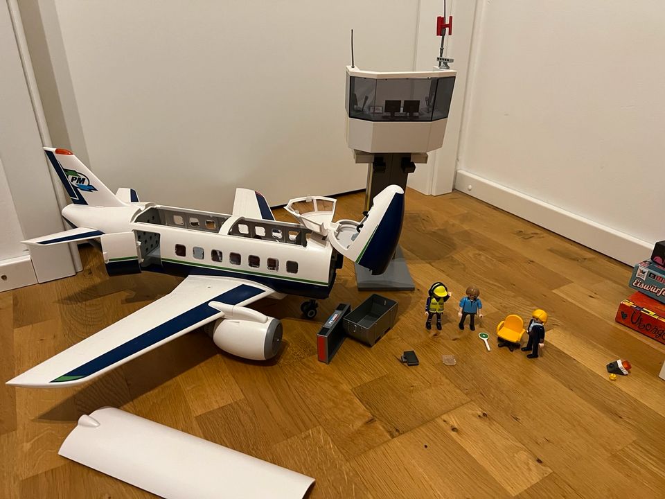 Playmobil Flugzeug mit Tower in Stutensee