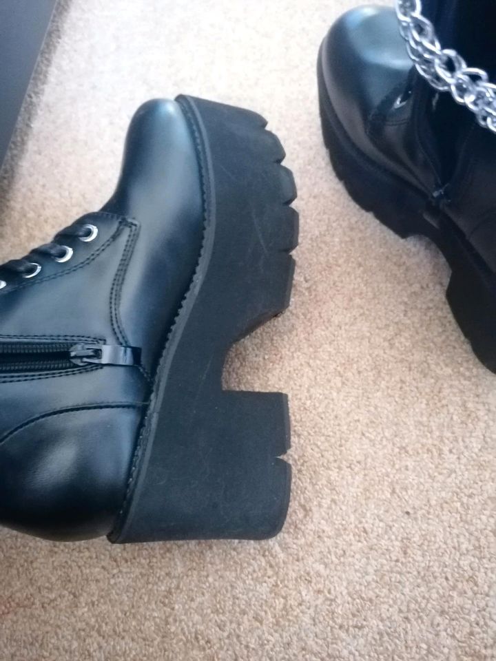 Boots/Stiefel schwarz alternative/goth/emo/cosplay in Berlin