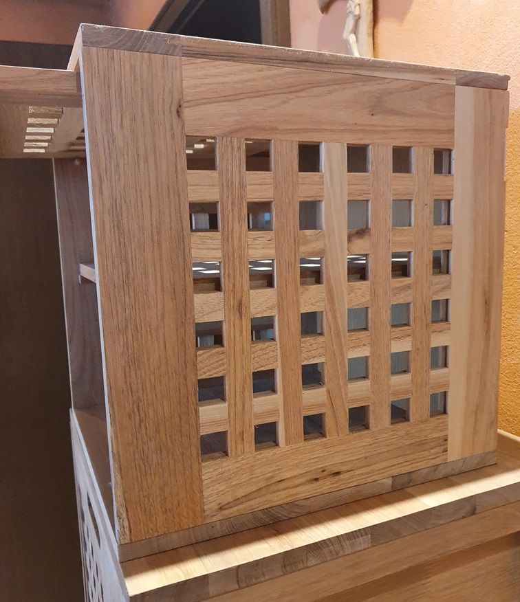 Wandschrank - Walnuss geölt; Abmasse (LxBxH): 34x34x34 cm in Jettingen-Scheppach