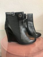 Armani, Keil Stiefeletten Gr.36 schwarz Leder Frankfurt am Main - Nordend Vorschau