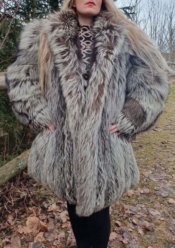 Wie neu Saga Fox Echtfell Pelz Jacke Mantel Silberfuchs 42 44 in Hof (Saale)