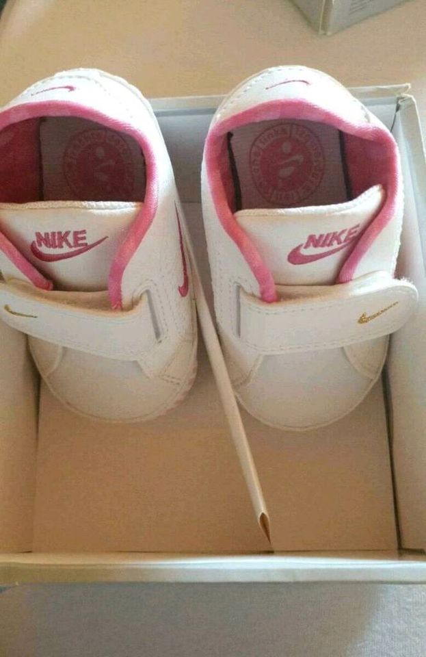 NIKE First Court Tradition Baby Mädchen Neu mit Karton Gr. 20 in Illingen