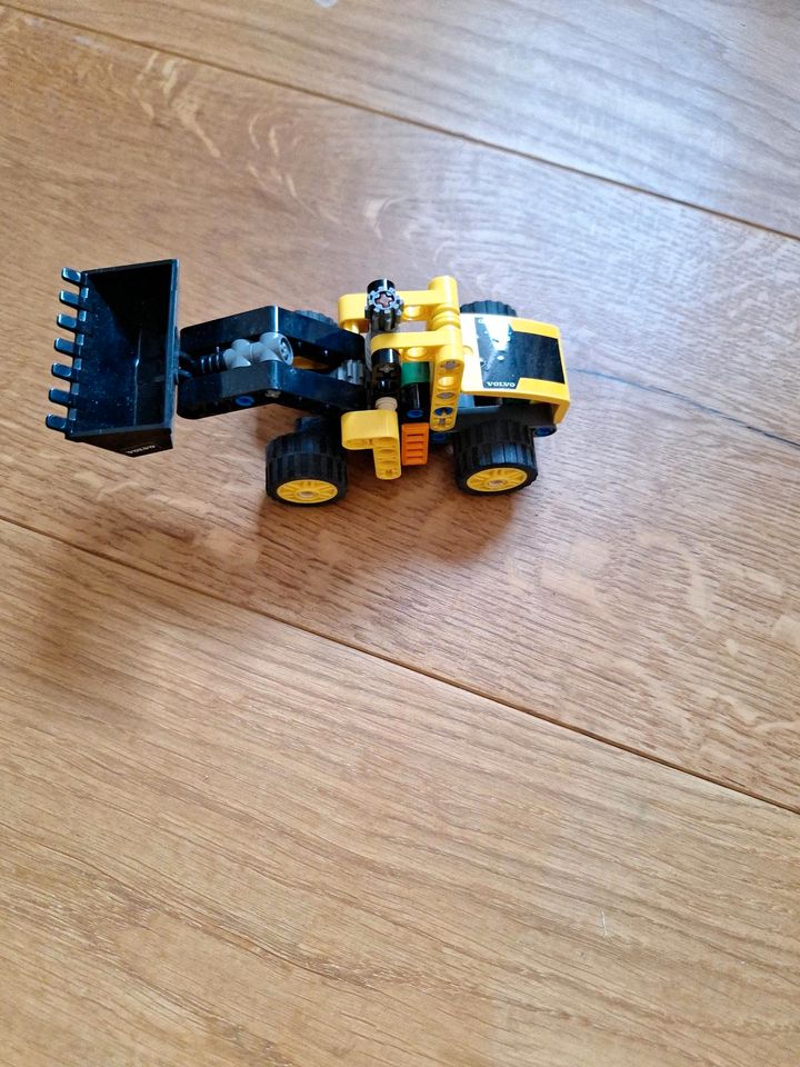 Lego Technik Bagger in Stegen