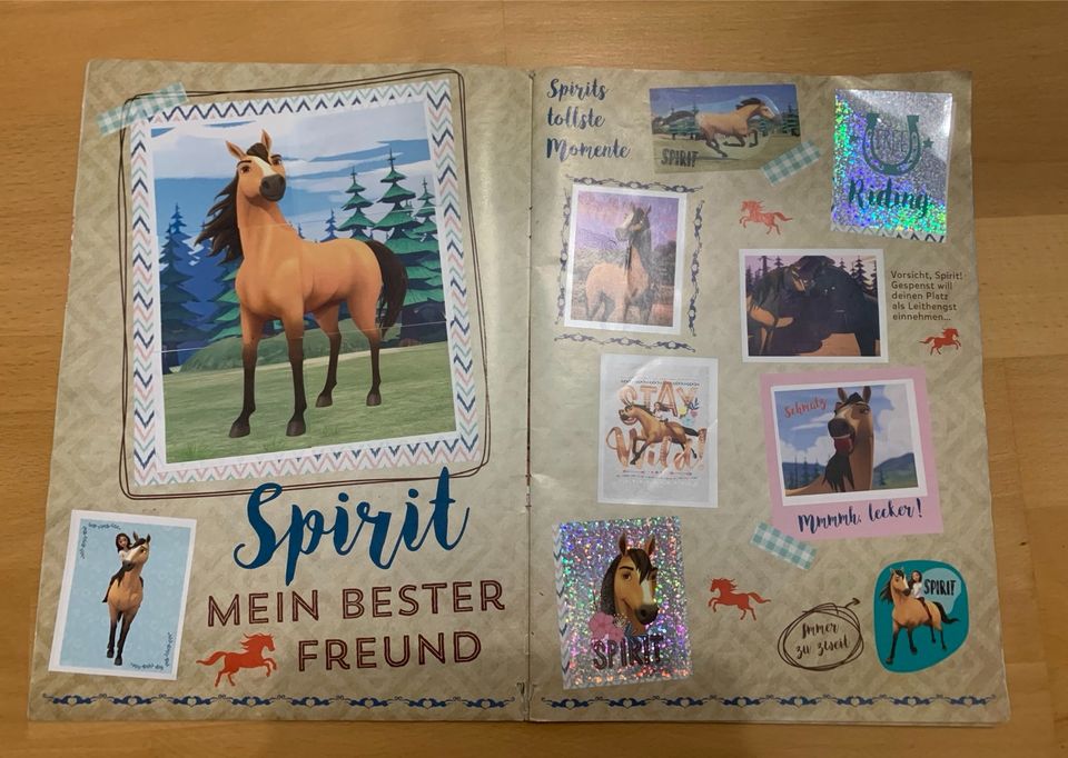 Spirit wild und frei Sticker Album komplett mit 216 Stickern in Würselen