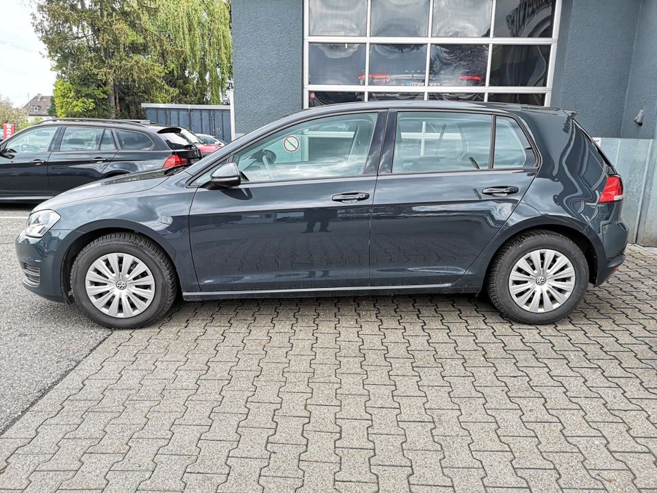 Volkswagen Golf VII Trendline BMT*VW SCHECKHEFT GEPFLEGT* in Ofterdingen