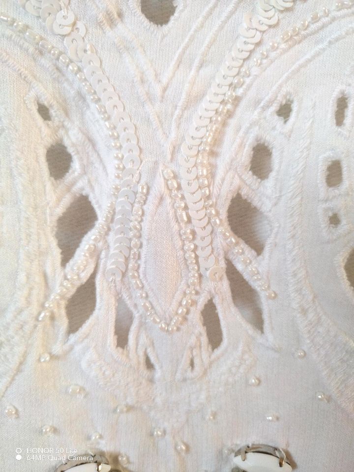 Weißer Jersey Pullover mit Stickerei und Steinchen in Flöha 