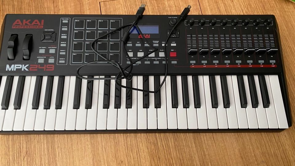 Akai Professional MPK 249 inkl. USB Kabel in Hannover