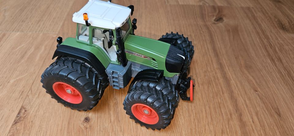 Siku Farmer Fendt Vario 924 Traktor 1:32 Doppelreifen Weise Model in Hauzenberg