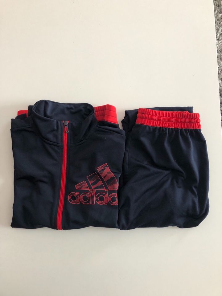 adidas Jogginganzug Größe 152 guter Zustand in Lehrberg