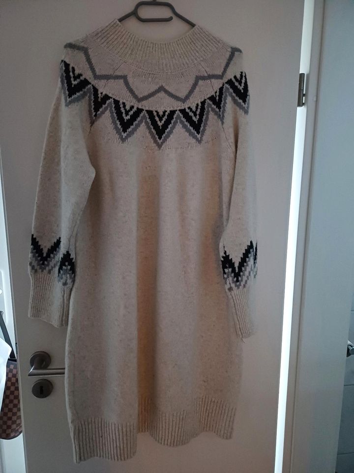 Long Pullover/Kleid wollweiss/schwarz/grau 50/52 v. Gina *NEU* in Vechelde