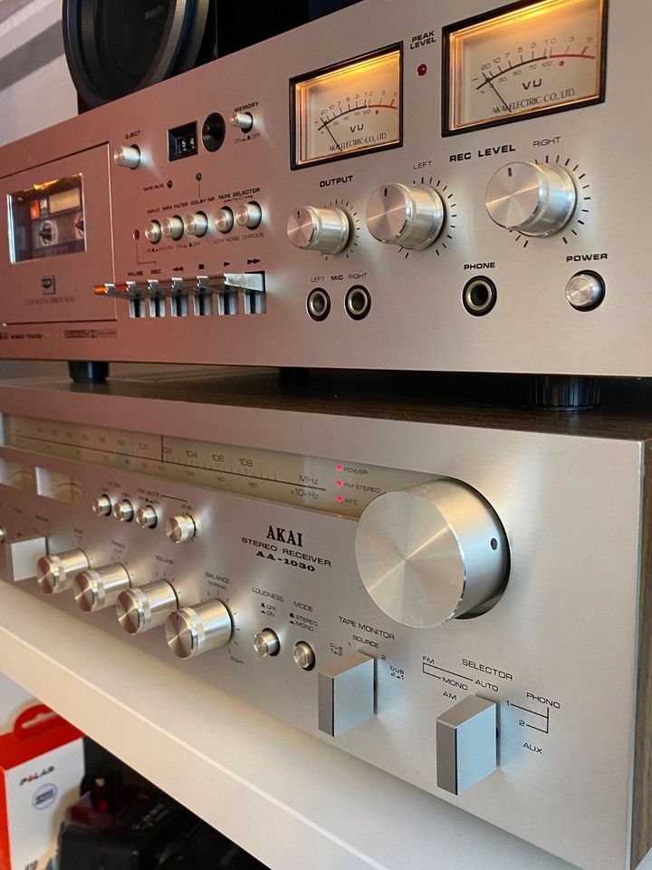 Akai Stereo AA-1030 Receiver & Tapedeck GXC-710D in Bruchköbel