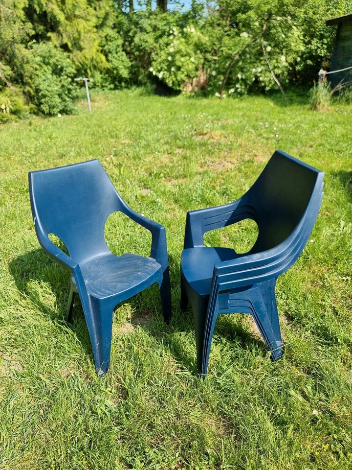 Plastikstühle Garten blau 4 Stück in Burg (Spreewald)