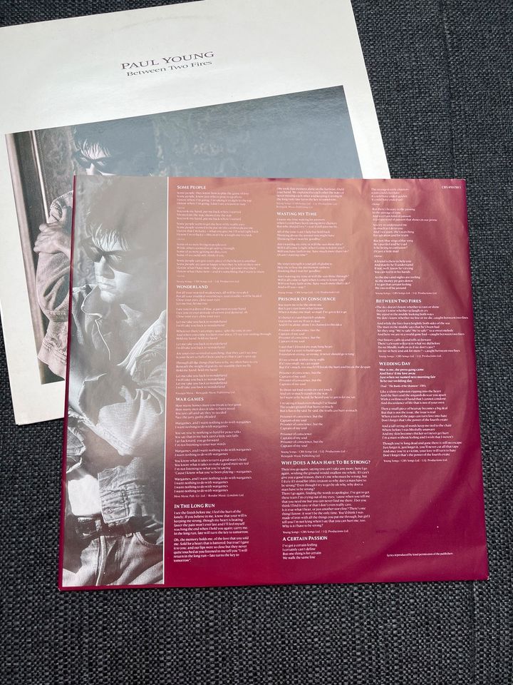 Paul Young - Between Two Fires Vinyl in Esslingen