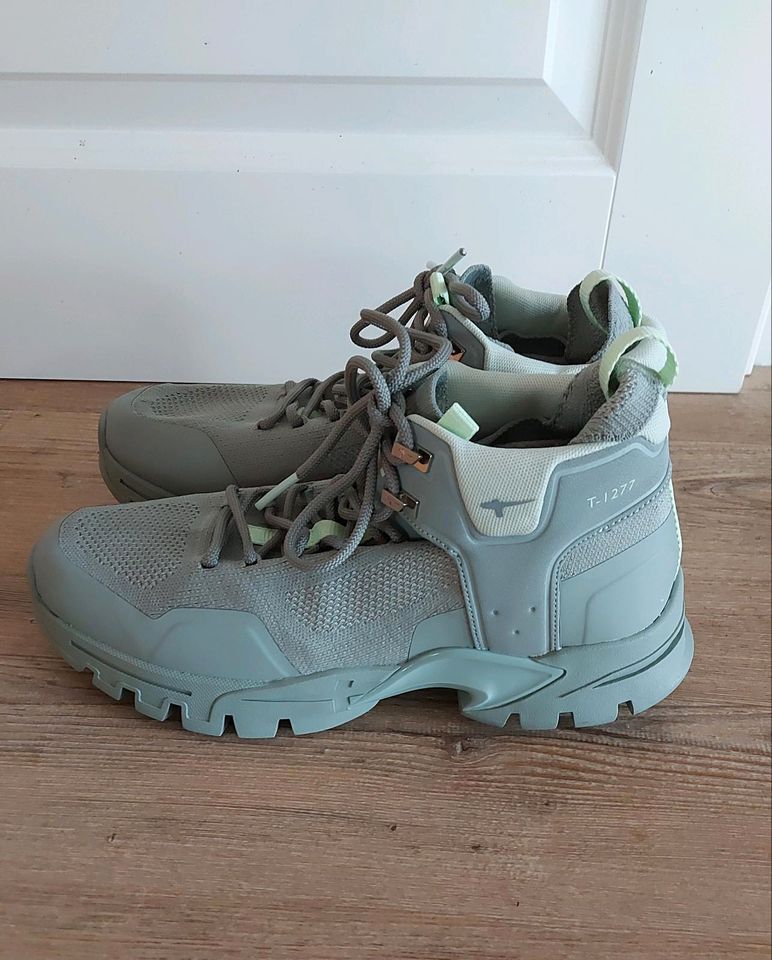 Tamaris Wanderschuhe T-1277  / Trakingshuhe Größe 40 in Moormerland