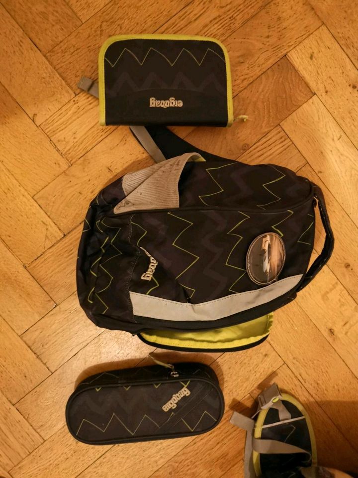 Ergobag schwarz komplett mit Schlamper, Mäppchen und Sporttasche in Berlin