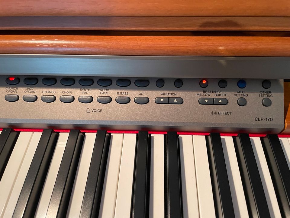 Yamaha Clavinova CLP-170 E-Piano Digital in Kassel