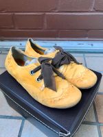 Budapester Schnürschuhe Slipper gelb Gr. 38 Wildleder Nordrhein-Westfalen - Oerlinghausen Vorschau