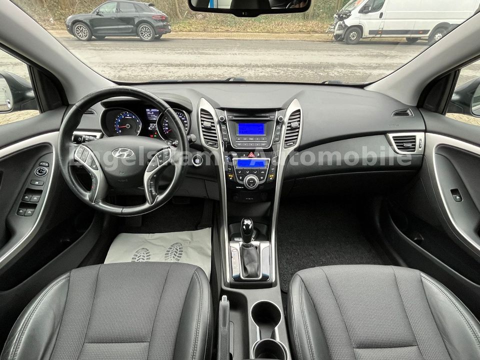 Hyundai i30 1.6 cw Style/AUTOM./TEILLEDER/ALLW./KEYLESS in Oer-Erkenschwick