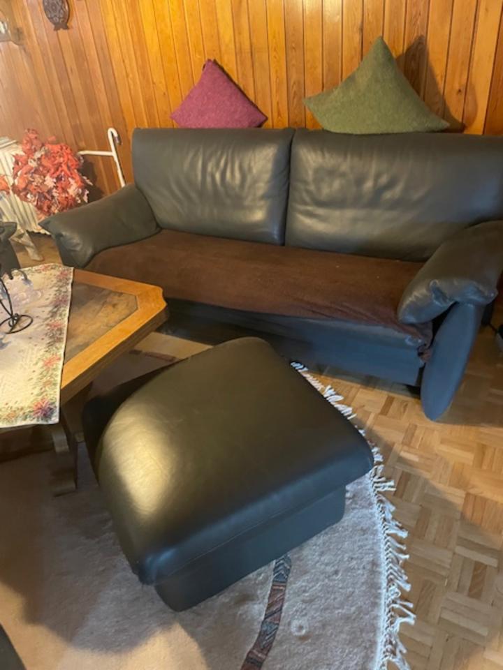 Ledersofa 2 Sitzer 3 Sitzer Sessel Hocker Leder schwarz Sofa in Bad Salzungen