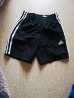 Sporthose kurz Shorts adidas Gr 128 Niedersachsen - Lehrte Vorschau