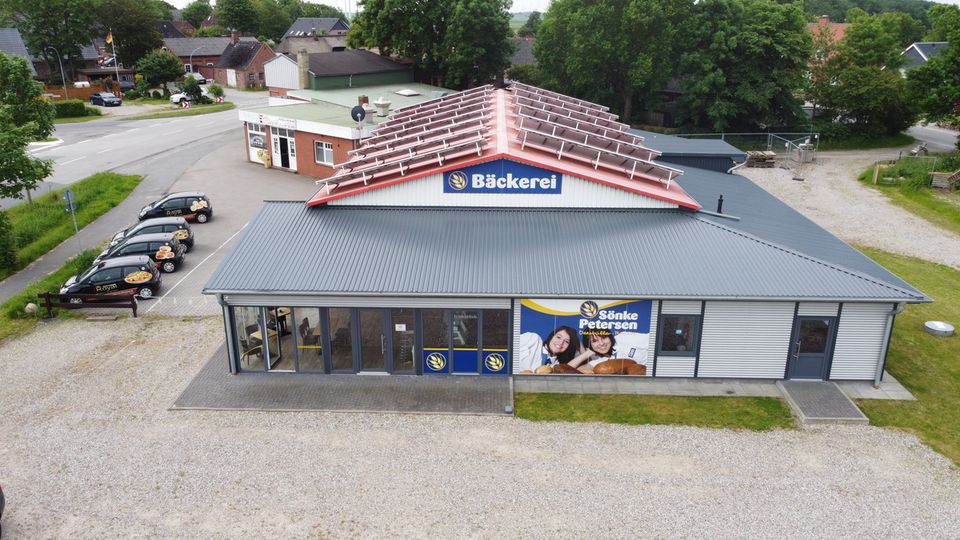 Klixbüll: Gewerbeeinheit aus Halle und Bäckerei in prominenter Lage in Klixbüll