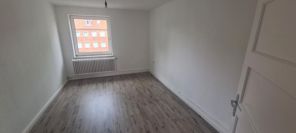 Sanierte 3 Zimmer Wohnung im Mehfamilienhaus in Neumünster in Neumünster