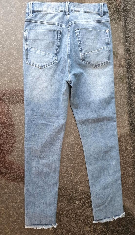 S. Oliver Jeans Gr. 152 in Wiedenzhausen