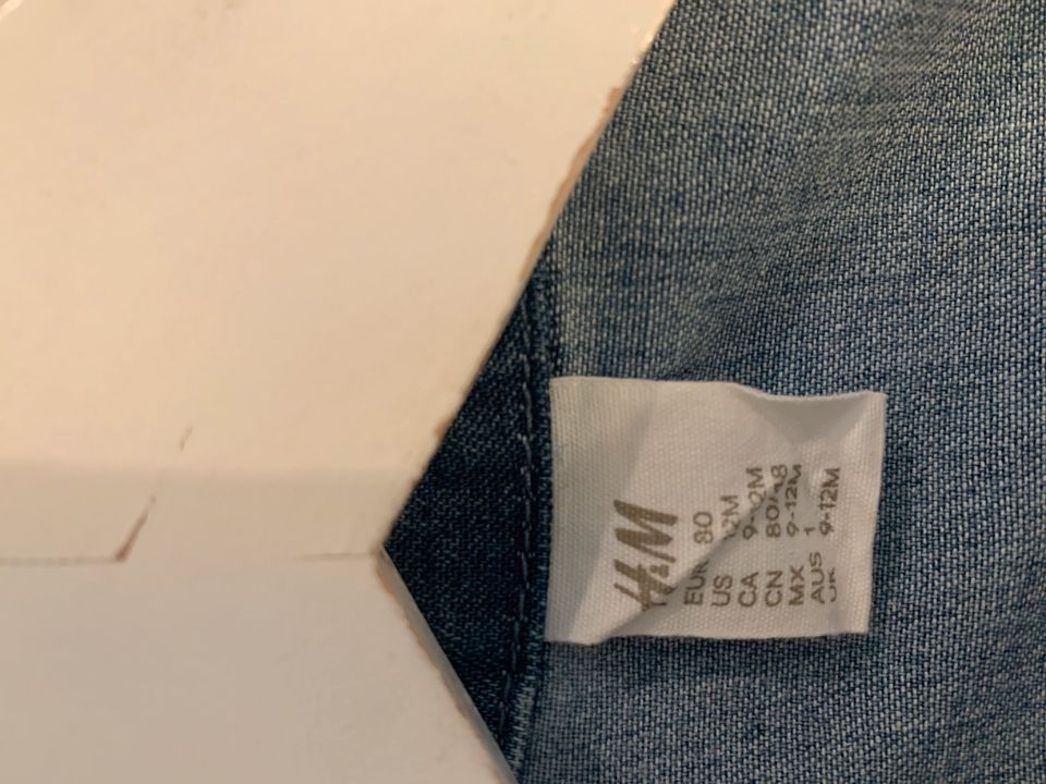 H&M Baby Jeans Hemd Gr. 80 neu und ungetragen in München