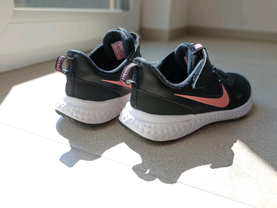 Turnschuhe | Schuhe | Nike | Gr. 35 in Herrieden