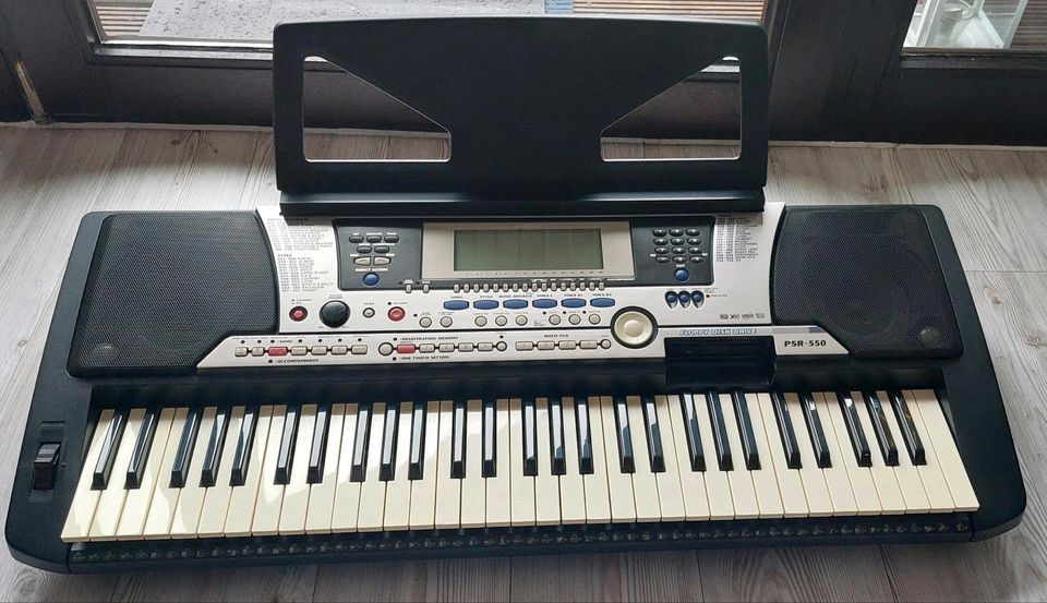 Keyboard Yamaha PSR-550 in Olpe