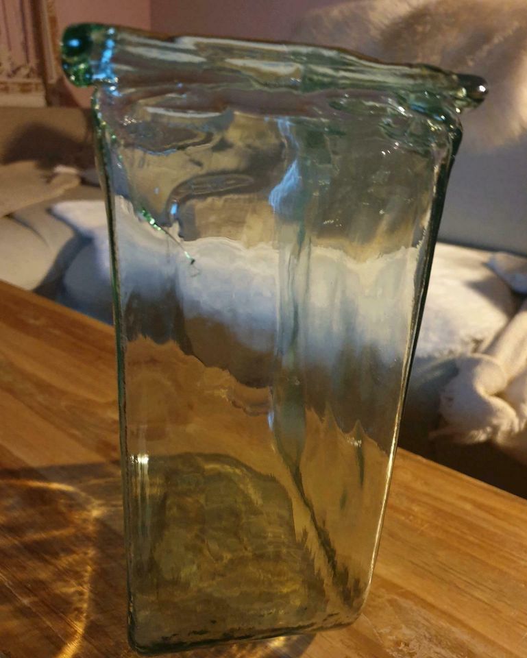 Flaschenglasvase grün in Ammersbek