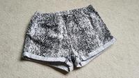 gemusterte Shorts, Sommerhose, Schwarz-Weiß S/M Nordrhein-Westfalen - Eschweiler Vorschau