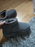 UGG‘s in Grau München - Pasing-Obermenzing Vorschau