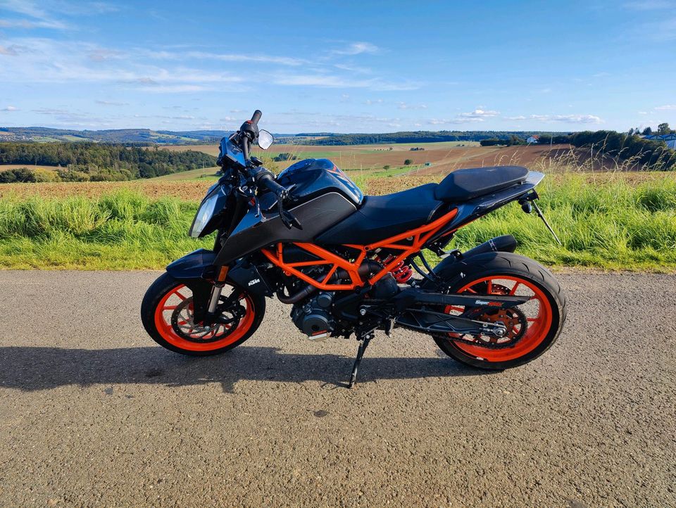 KTM Duke 390 | Carbon | PowerParts in Katzenelnbogen