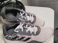 Adidas Sportschuhe Gr. UK 4,5, mesh-Gewebe, weiß-grau, unisex Nordrhein-Westfalen - Erkrath Vorschau