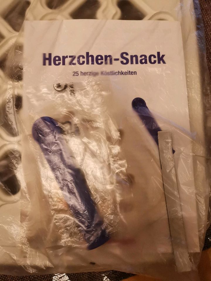 NEU Tupperware Herzchen Snack in Bremen