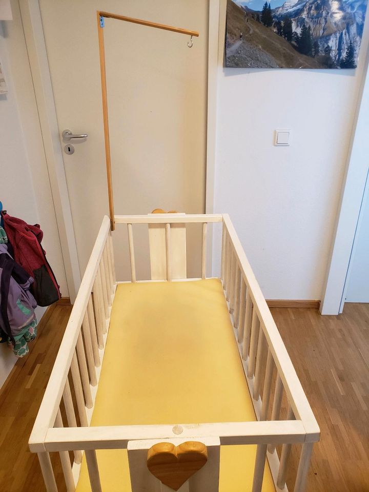 Stubenwagen, Beistellbett, Baby-Bett auf Rollen in Freiburg im Breisgau
