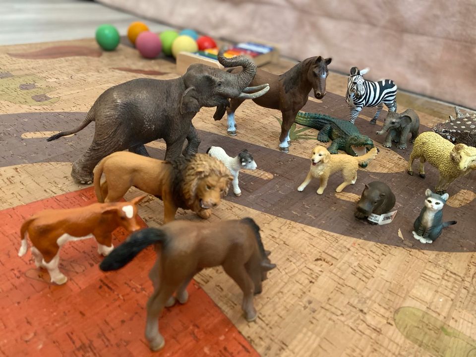 20 Schleich Tiere - z.T. neu -Pferd, Fohlen, Elefantenfamilie,… in Bad Rappenau