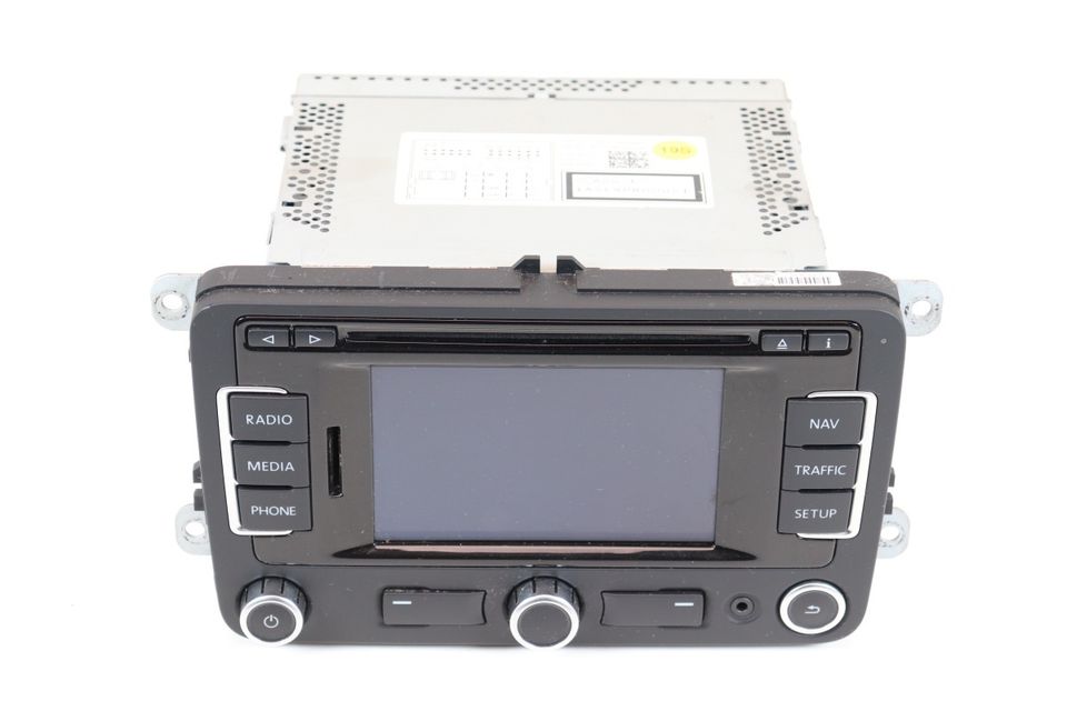 Radio Autoradio Navigation RNS 310 VW Golf 6 5K Passat 3C0035270B in Petershagen