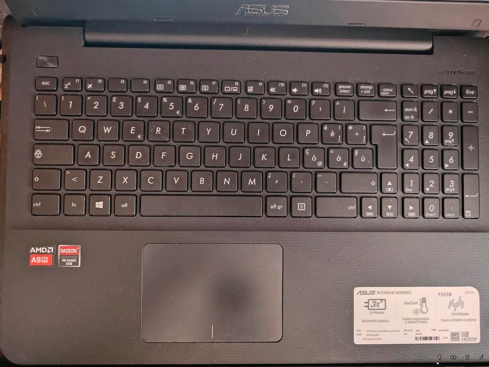 Asus Laptop 15,6 Zoll super Zustand  mit Windows 11 in Esslingen