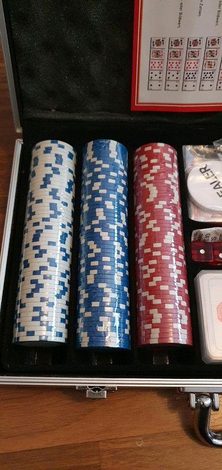 Pokerset Koffer Kartenspiel Würfel NEU Poker Set in Berlin