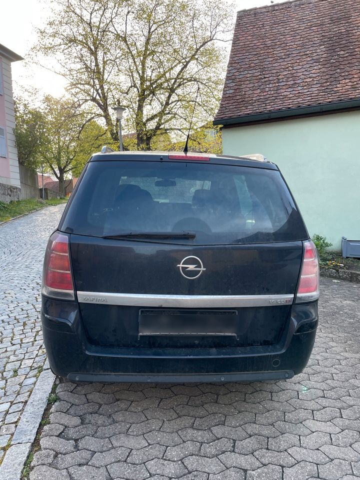 Opel zafira 7 Sitzplätze in Colmberg
