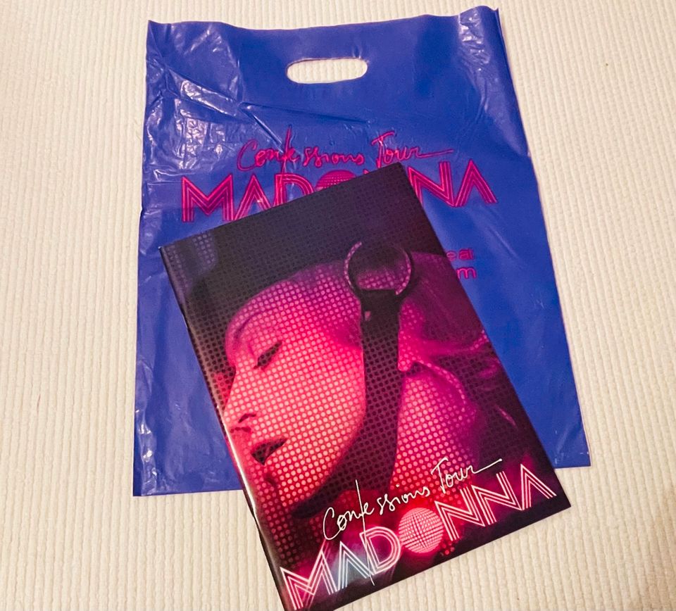 Madonna 5 Tourbooks und 3Danilo-Kalender+zusätzl. 1 engl. Magazin in Leipzig