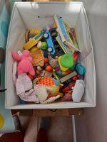 Babyspielzeug Kiste fühlbücher Brummkreisel usw Wandsbek - Hamburg Farmsen-Berne Vorschau