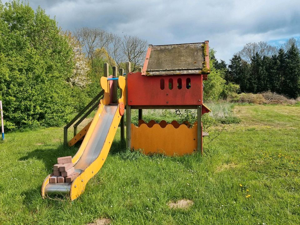 Spielhaus mit rutsche in Salzgitter