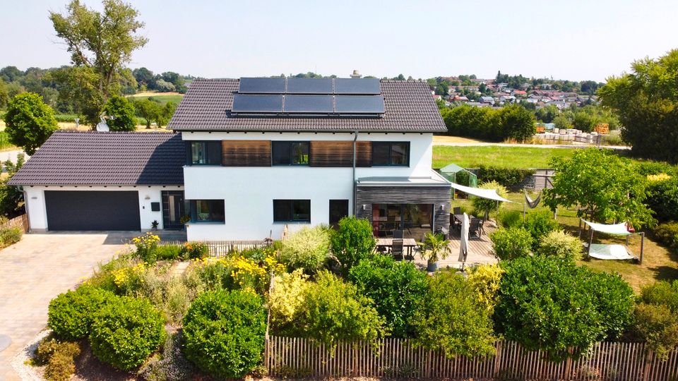 Modern und stilvoll! Außergewöhnliches Traumhaus der Extraklasse mit großem Gartenbereich in Eggenfelden