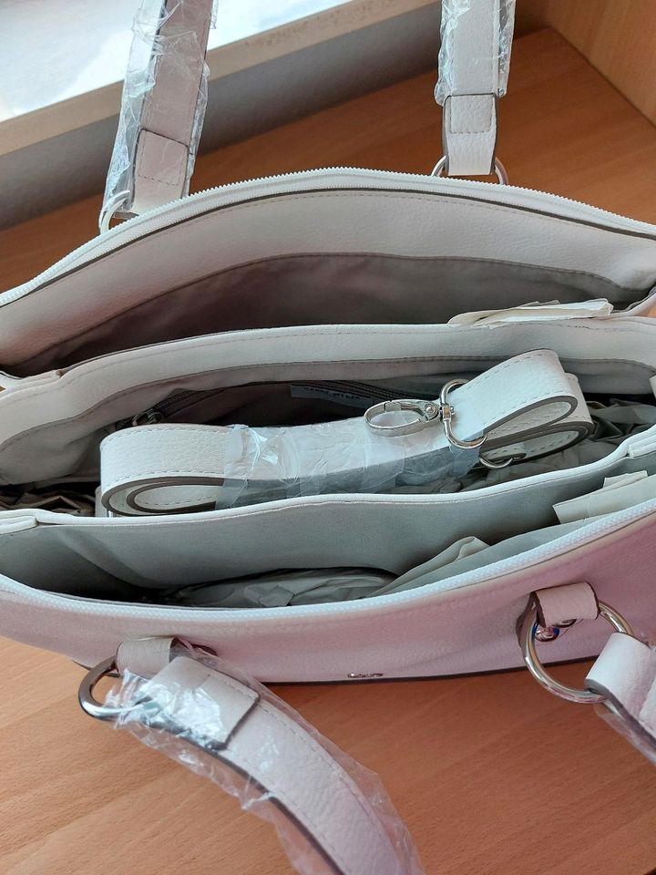 4 neue Handtaschen in Flörsheim am Main
