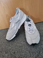 Reebok LX 2200 unisex Sneaker hellgrau 40.5 Hessen - Wetzlar Vorschau