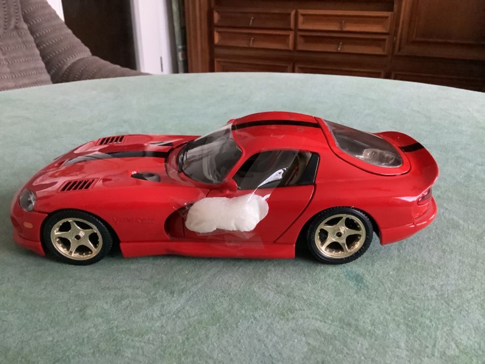 Ferrari   Dodge Viper GTS Coupe‘. 1:18 NEU in Berlin